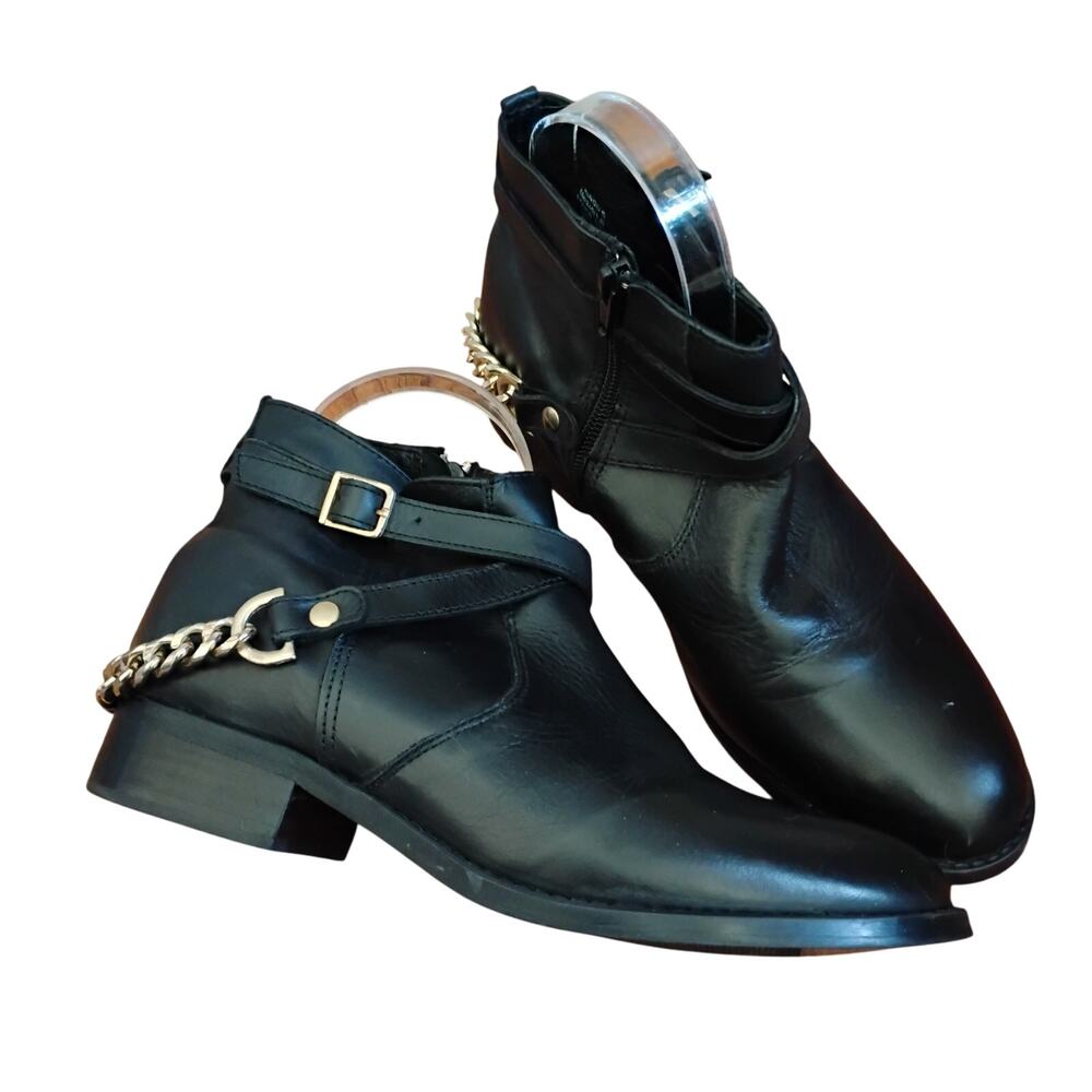 Steve Madden Black Leather Chain Moto Ankle Boots Size 8 Biker 1in Heel